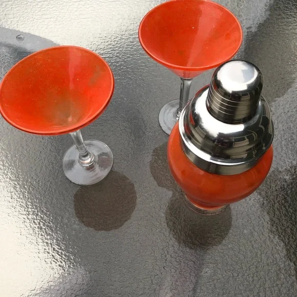 Vintage Blown glass martini glasses & Shaker - Picture 5 of 6